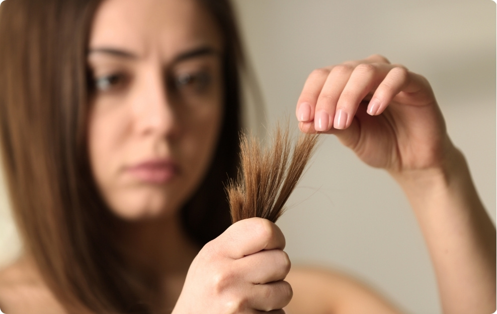 Ca îngrijire de noapte pentru părul uscat și vârfurile despicate